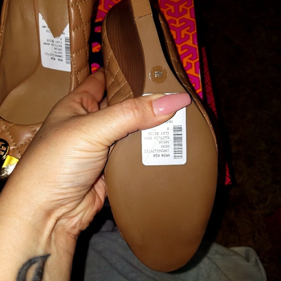 SOLD ⬆️Authentic tory Burch wedge - Picture 8 of 8